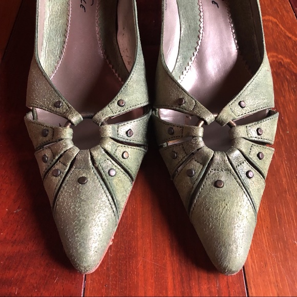 Gorgeous NWT Kenneth Cole Kitten Heels Green Suede Precise Cut Size 6 1/2 - Picture 6 of 13